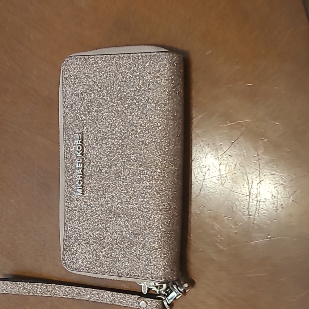 Michael Kors Wallet, Rose Gold, Medium Size.